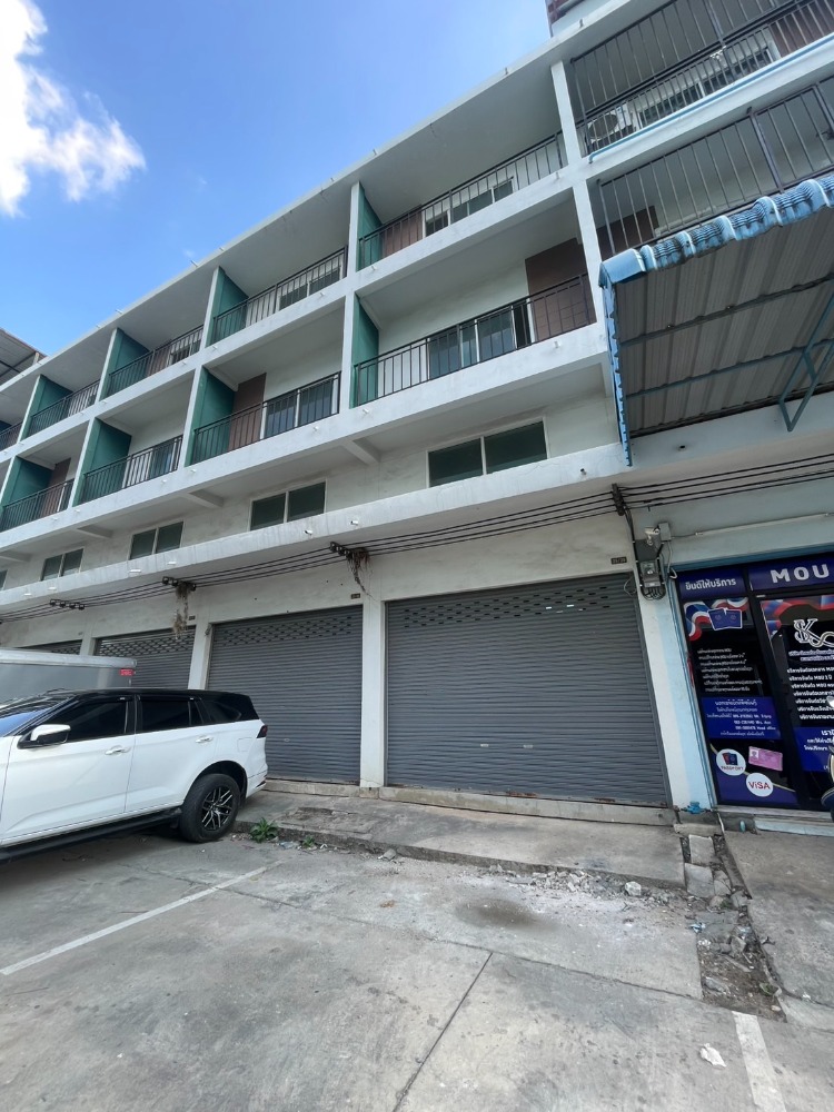 For RentShophouseRama 2, Bang Khun Thian : Rama 2 location, near expressway, 3.5-storey shophouse for rent / 租房子 10，000 泰铢/月