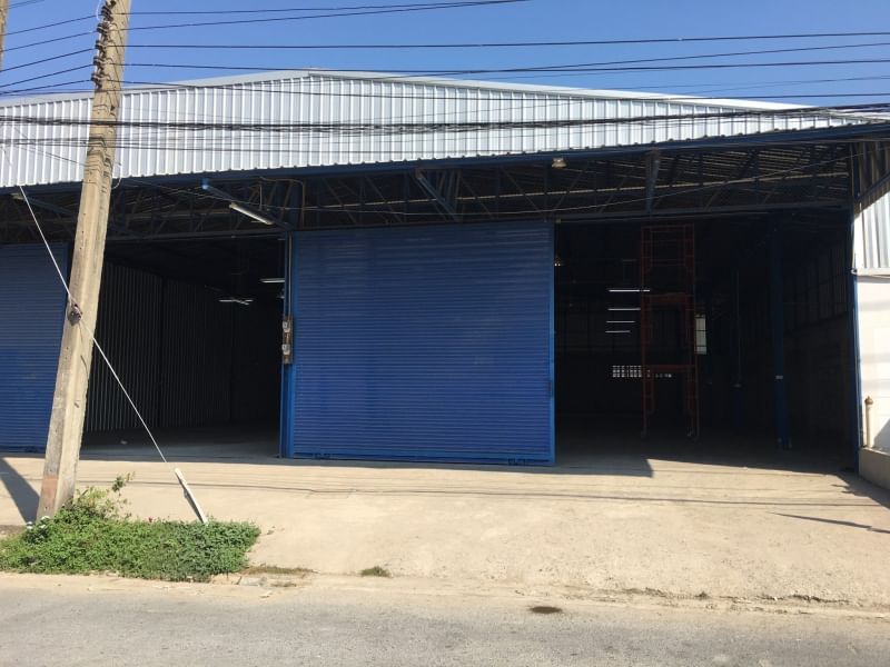 For RentWarehouseYothinpattana,CDC : Warehouse for rent on Kaset Nawamin Road. Along Ekamai Ramindra Expressway/Soi Yothin Phatthana Can take a shortcut to Soi Lat Phrao / Nawamin and Soi Pho Kaew. Size 20/90/135/250/290/300/555 sq m.