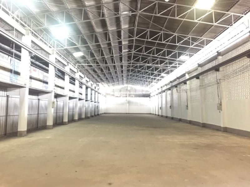 For RentWarehouseKorat Nakhon Ratchasima : Warehouse for rent in the middle of Korat city, next to the main road.  Size 200/300/400/500/1,000 sq m.