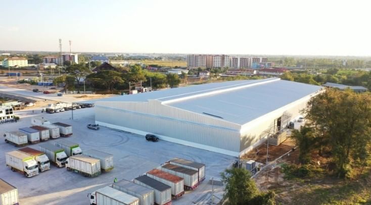 For RentWarehouseKorat Nakhon Ratchasima : Warehouse for rent, next to Navanakorn Industrial Estate, Nakhon Ratchasima, size 9,000 sq m.