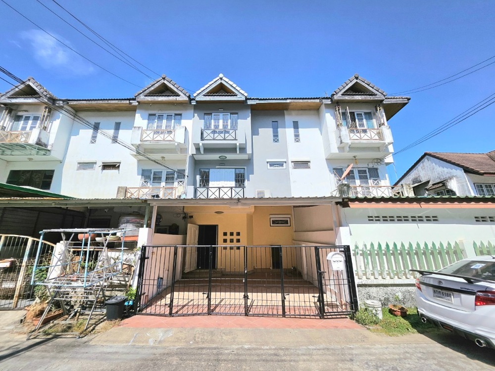 For SaleTownhouseRathburana, Suksawat : For sale: 3-storey townhouse, Prachasuk City Village, Pracha Uthit 58/1, renovated, ready to move in