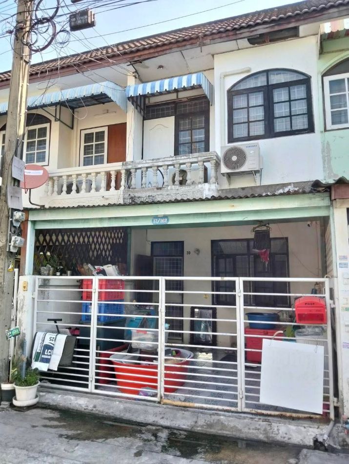 For SaleTownhouseKasetsart, Ratchayothin : For sale: Townhome, Baan Ram Intra, next to Mai Lap Station, 2 floors, 100 sq m., 14 sq wa., cheap price 1,500,000 baht.