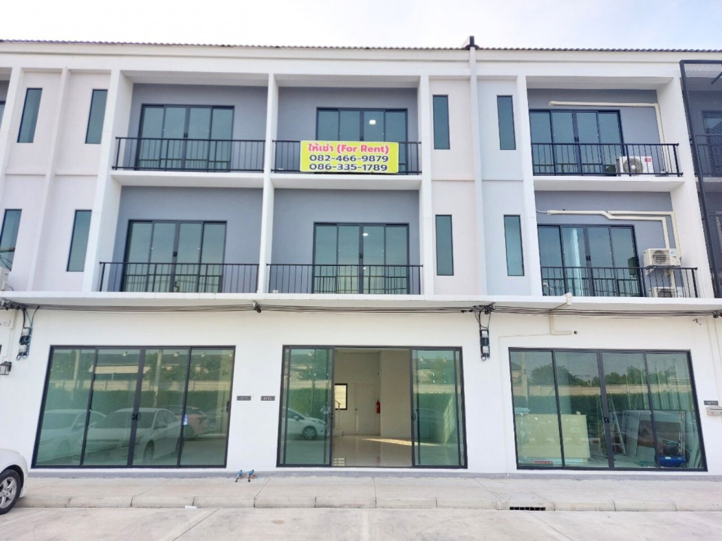 For RentTownhousePathum Thani,Rangsit, Thammasat : Commercial building for rent, 3 floors, The Connect Biztown Rangsit Avenue, convenient parking, width 5 m., project on the main road Rangsit-Nakhon Nayok