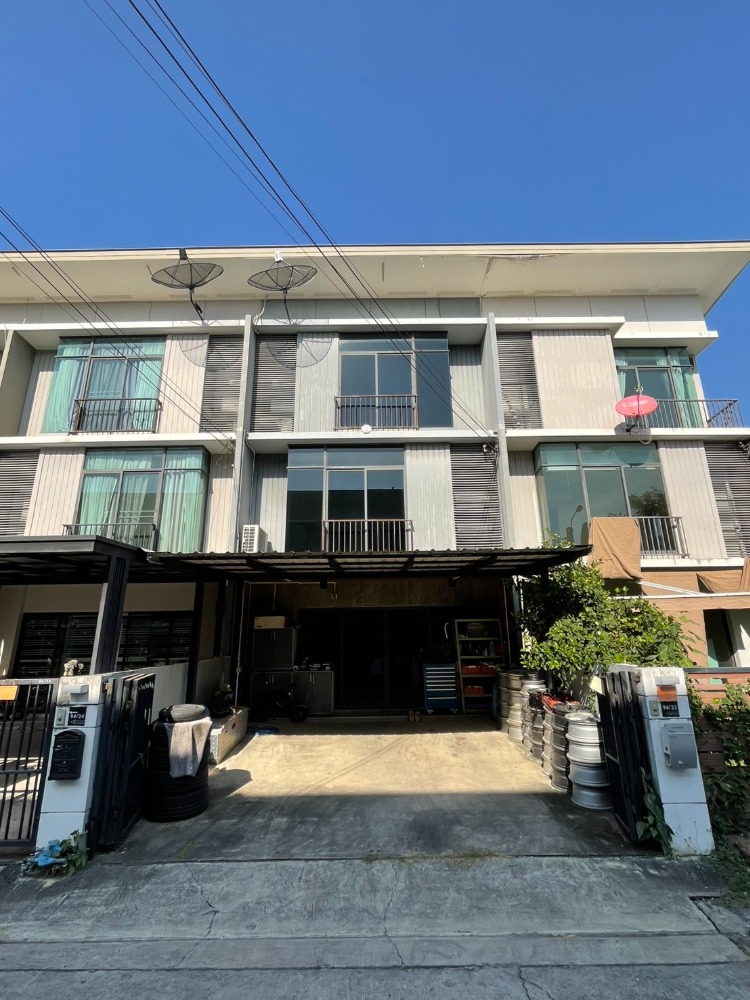 For RentTownhouseChaengwatana, Muangthong : For rent: 3-storey home office, 3 bedrooms, 3 bathrooms, 1 living room, 6-meter wide frontage, garden behind the house, Pruksa Ville Sri Saman project, rental price 22,000 baht