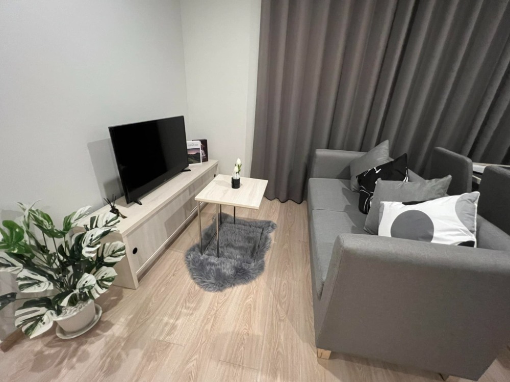 For RentCondoRatchadapisek, Huaikwang, Suttisan : ⭐️ Noble Revolve Ratchada 1 ⭐️ 2 bedrooms, 2 bathrooms, size 53.8 sq m., 28th floor, beautiful room, fully furnished, with washing machine