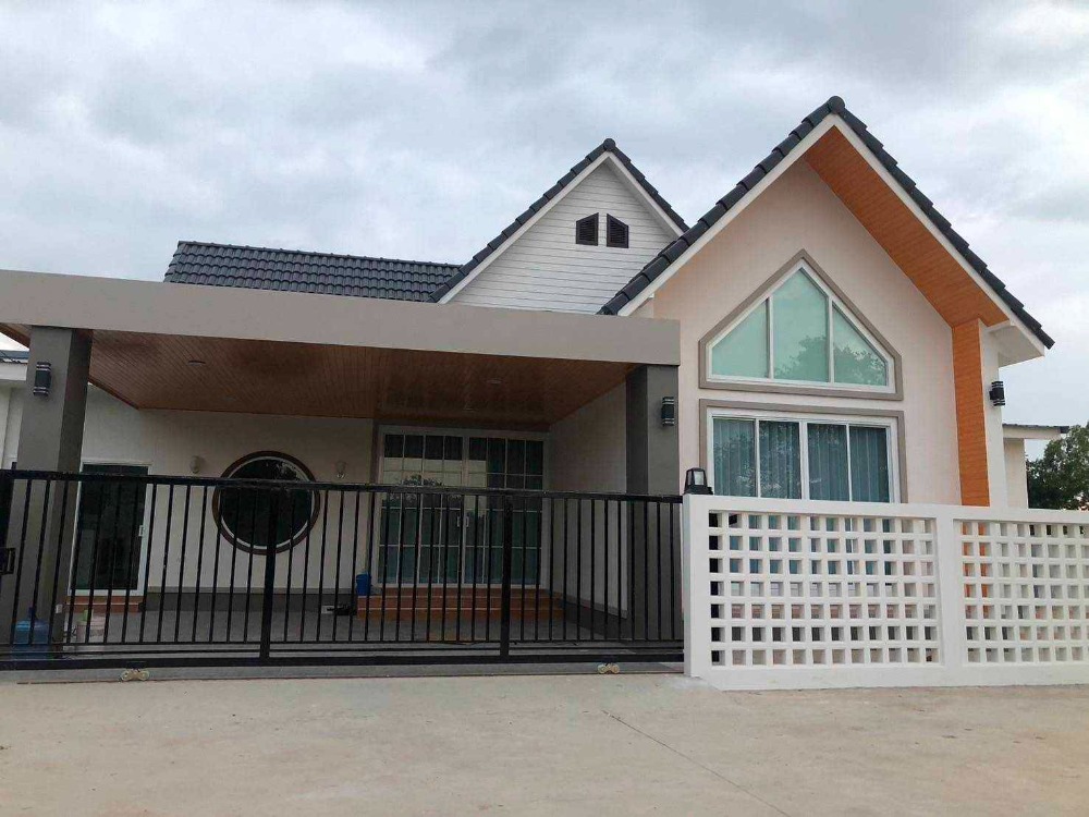 For SaleHouseKalasin : Very cheap for sale!! Newly built single-storey detached house, prime location, Mueang District, Kalasin Province, near Lotus, school, hospital, etc.