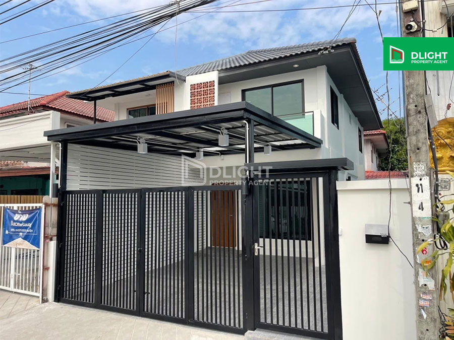 For SaleTownhouseBang kae, Phetkasem : Urgent! For sale 2-storey townhouse, Phra Pin Village 4, Petchkasem 81, newly renovated, ready to move in! Only 2.49 million baht! Area 25.5 sq.w., 3 bedrooms, 2 bathrooms, parking for 2 cars, good location, convenient transportation, great value, surroun