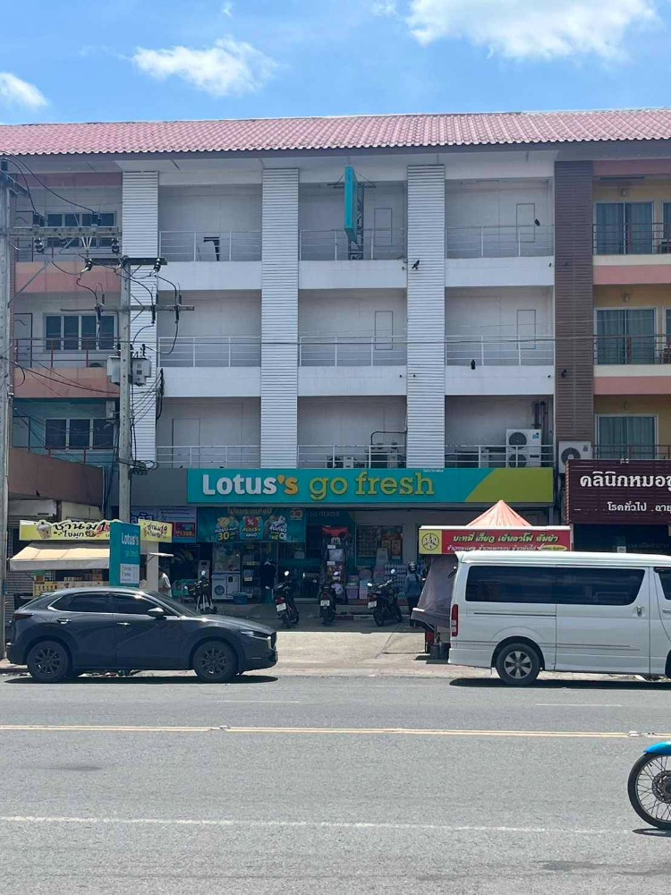 For SaleShophouseAyutthaya : Very cheap for sale!! 4-storey commercial building, 3 adjacent units, on a 4-lane road, Phra Nakhon Si Ayutthaya District, Ayutthaya Province, near Wat Phanan Choeng, Wat Yai Chai Mongkhon