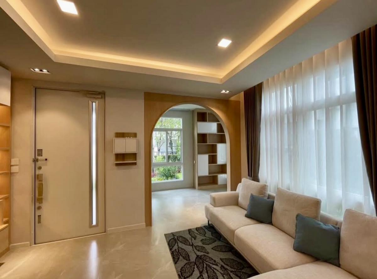 For RentHouseLadkrabang, Suwannaphum Airport : 🌟For Rent: Detached House at Mantana Bangna-Wongwaen. This is a 2-storey detached house featuring 4 bedrooms and 4 bathrooms. This house is fully furnished and beautifully decorated.🔑Rental Fee: 100,000 THB/Month