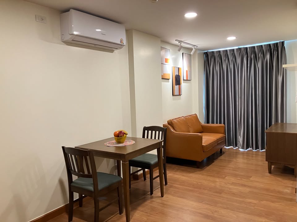 For RentCondoAri,Anusaowaree : Urgent rent! Negotiable price. Centric Scene Aree 2, good location, Ari area, very chic, very chill. Dont miss it. Very rare room!