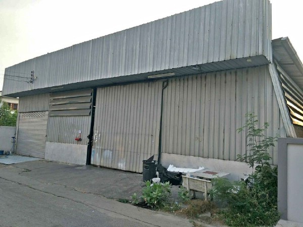 For RentWarehouseSeri Thai, Ramkhamhaeng Nida : Warehouse for rent, Soi Seri Thai 43, Soi Bueng Kum District Office, size approximately 400 square meters, has 2-storey office, has rooms, has bathrooms, can enter and exit via many routes, Soi Seri Thai 39, 41, 43