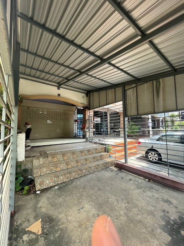 For RentShop HouseLadprao101, Happy Land, The Mall Bang Kapi : Commercial building for rent, Lat Phrao - Bang Kapi area, near Lat Phrao 101 BTS, only 2 minutes.