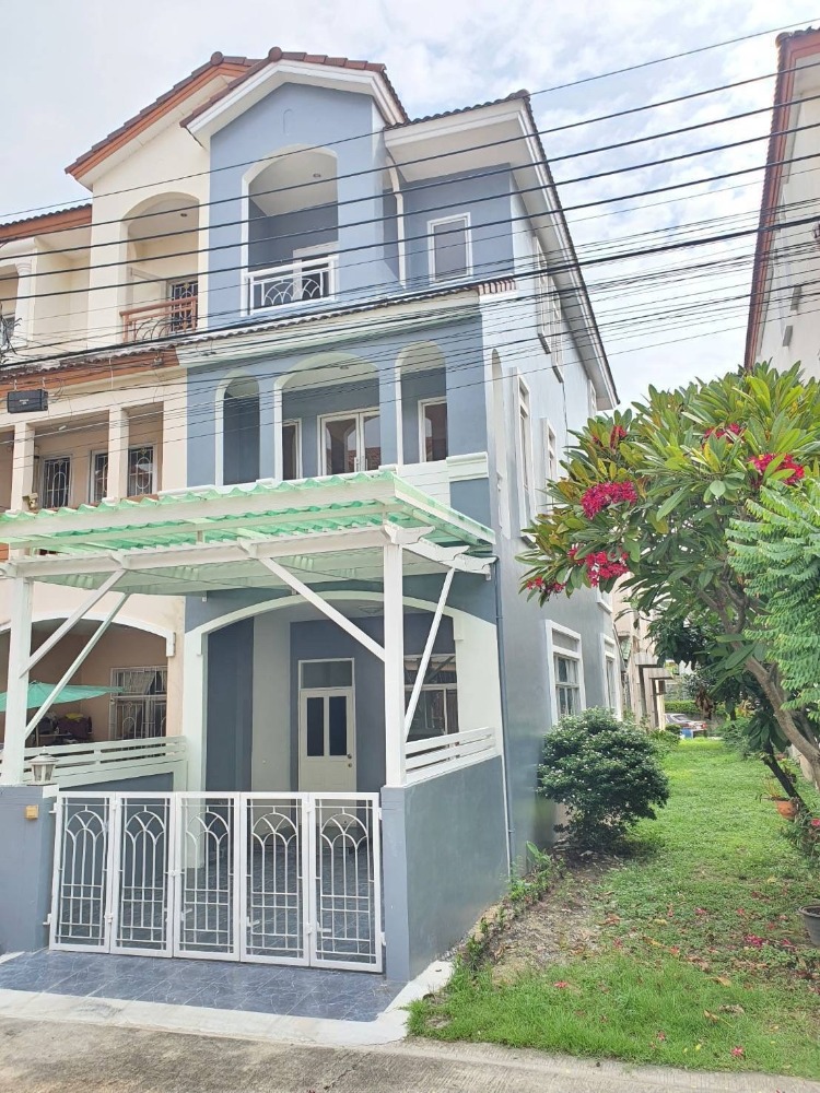 For SaleTownhouseOnnut, Udomsuk : Urgent sale, 3-storey townhouse, The Balcony Home Village, corner house, opposite Suan Luang Rama 9