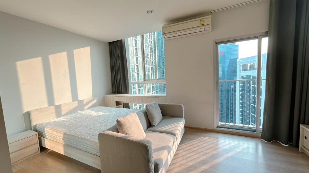 For RentCondoRatchadapisek, Huaikwang, Suttisan : Condo for rent, 31st floor, Noble Revolve Ratchada project, 2 bedrooms, 2 bathrooms, air conditioning, complete furniture, rental price 35,000 baht.