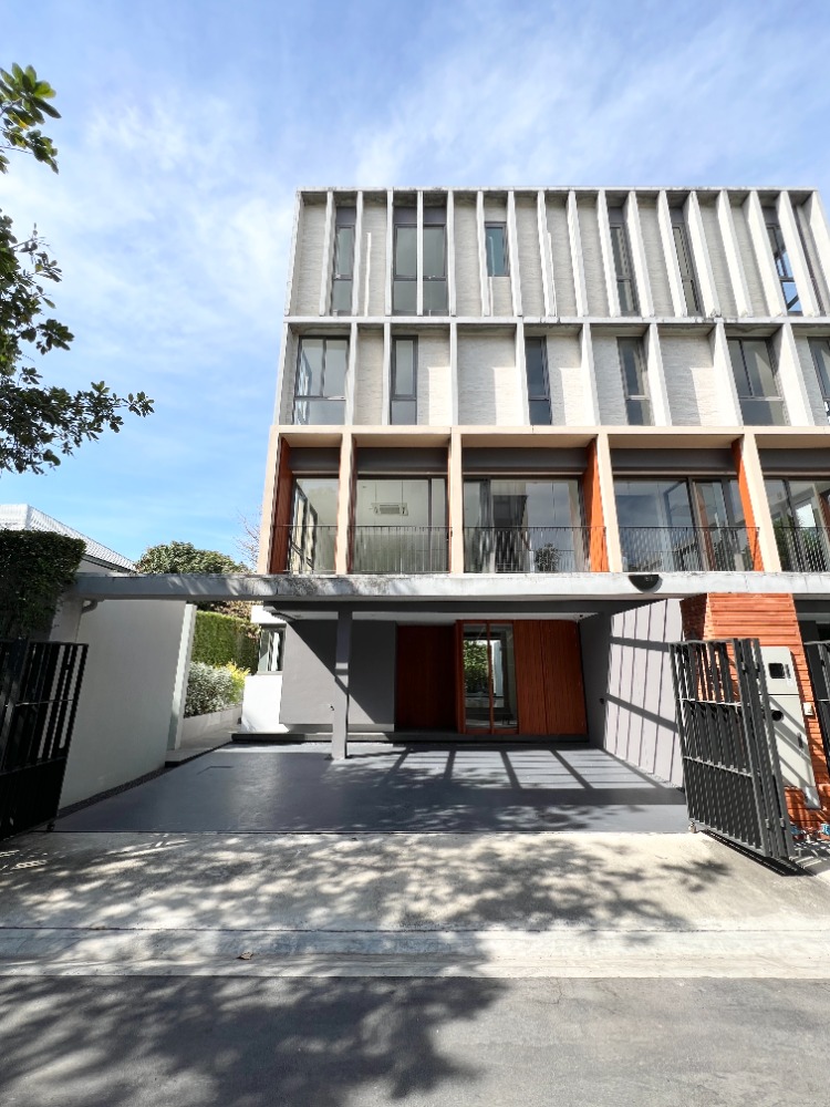 For SaleTownhouseMin Buri, Romklao : For sale: Luxury townhouse, Dhepha Ramkhamhaeng 118 newly renovated, has a private pool, near Ascot International School