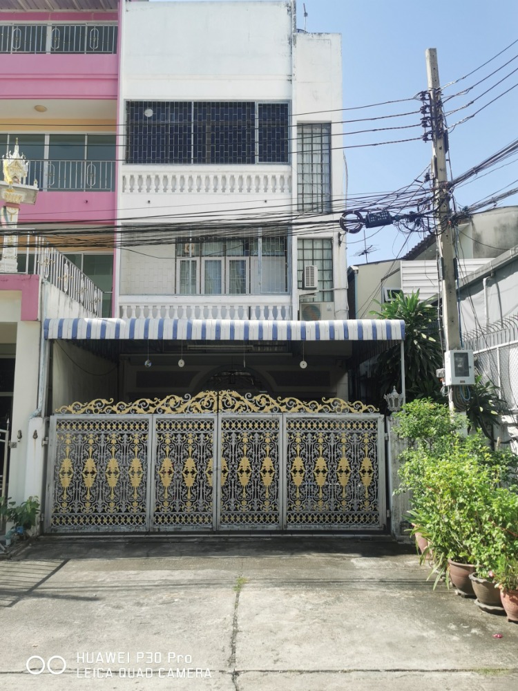 For SaleTownhouseSathorn, Narathiwat : For sale: 3-storey townhouse, 27 sq m, good price, on Charoen Krung Road 89/1