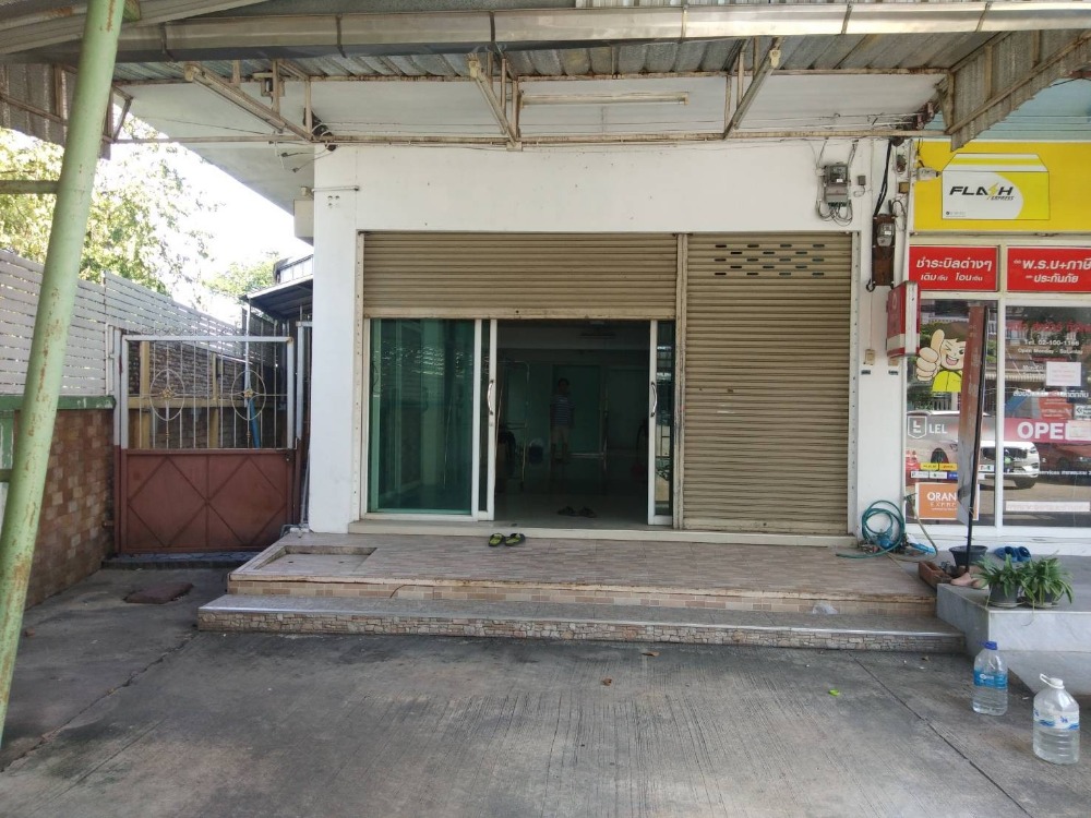 For SaleShophouseRama 2, Bang Khun Thian : For sale/rent, 4-storey commercial building, 7 Tha Kham Road, corner building, on main road, good location, convenient transportation