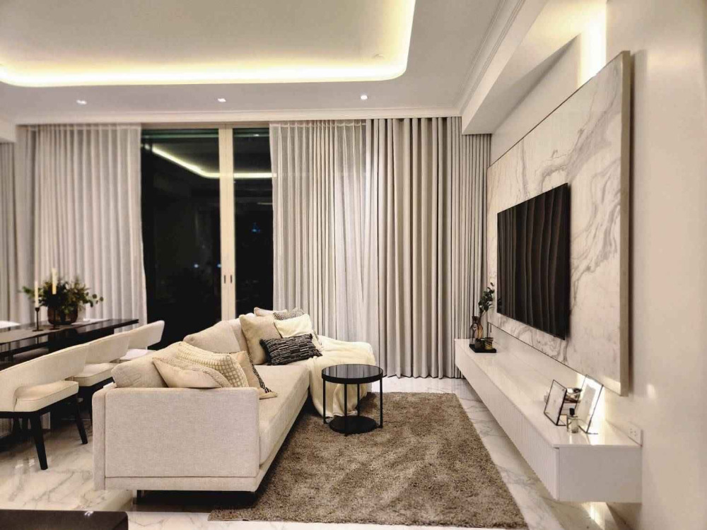 ขายคอนโดสุขุมวิท อโศก ทองหล่อ : Royce Private Residence Sukhumvit 31: 3bed 3bath 1 Maid 143sqm. 32,900,000 Am: 0656199198