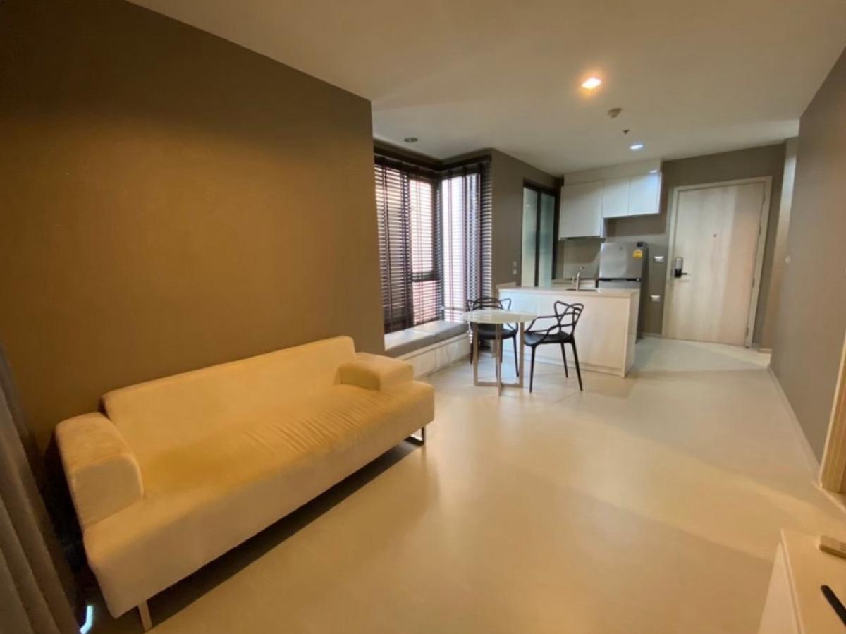 For RentCondoSukhumvit, Asoke, Thonglor : 🔑 Condo for rent Rhythm Sukhumvit 42, convenient, next to BTS Ekkamai, only 20 m. Sukhumvit view, 1 large bedroom, 48 sq m., next to Ekamai Gateway shopping mall, fully furnished, short-term rental available.