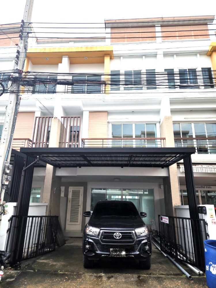 For SaleHome OfficeKaset Nawamin,Ladplakao : Townhouse for sale, 3 floors, Phanasiri Residence Village, Kaset-Nawamin, near BTS Chalongrat Expressway, Lat Phrao District, Bangkok 10230