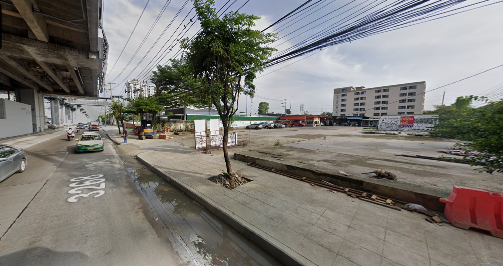 For RentLandSamut Prakan,Samrong : Land for rent, next to the entrance to Sri Thepha MRT on Thepparak Road