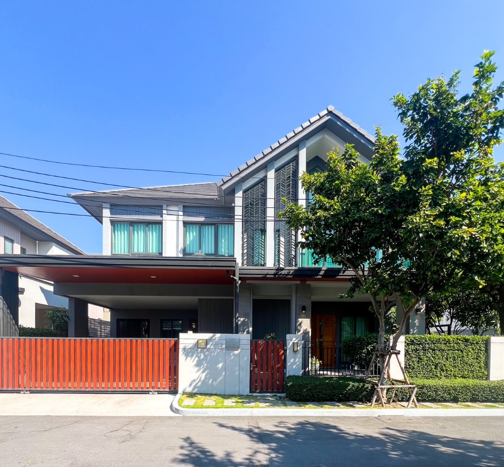 For SaleHouseVipawadee, Don Mueang, Lak Si : Perfect for Doctors, Pilots, Executives, and KOLs! Luxurious corner house for sale in Bangkok Boulevard Vibhavadi (Ngamwongwan). Accessible from Ngamwongwan 47 and Vibhavadi Rangsit Road.