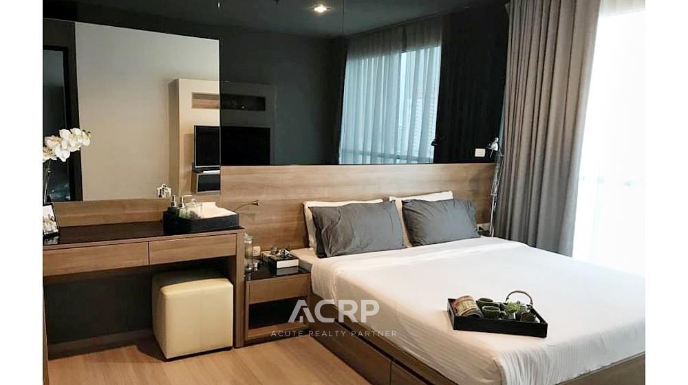 For RentCondoSathorn, Narathiwat : Condo for sale/rent on Rhythm Sathorn. 65 sq.m. Close to BTS Saphan Taksin and Central Bangrak