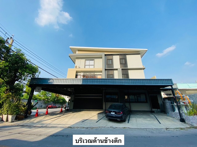 For RentTownhouseNawamin, Ramindra : HR2100 Townhouse for rent, 3 floors, corner house, Soi Ram Intra 19, suitable for an office, convenient transportation