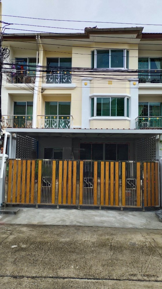 For RentTownhouseBangna, Bearing, Lasalle : For rent: 3-storey townhouse in Bearing area