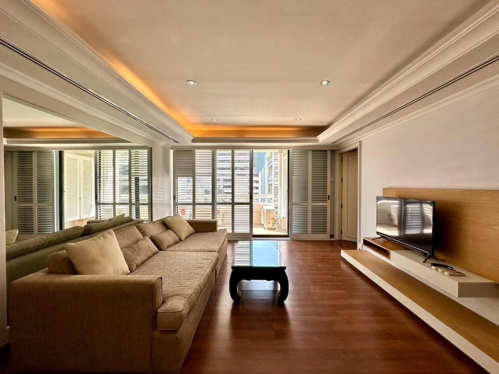 For RentCondoWitthayu, Chidlom, Langsuan, Ploenchit : For rent 2 bedrooms 123 sq m. Somkid Gardens