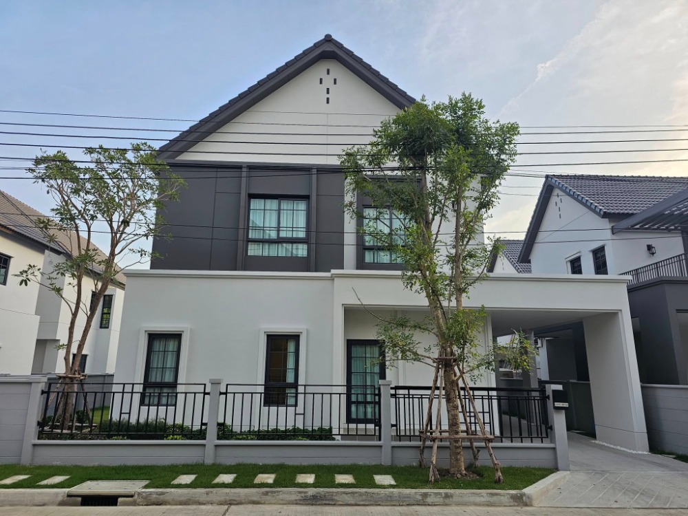 For RentHouseBangna, Bearing, Lasalle : For rent, 2-storey detached house, Centro Bangna, 4 bedrooms, 4 bathrooms, 57.3 sq.wa., usable area 235 sq.m., beautiful house, ready to move in, large area, next to Mega Bangna