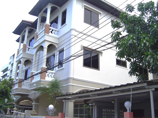 For RentHouseLadprao, Central Ladprao : Single house near BTS Ha Yaek Lat Phrao