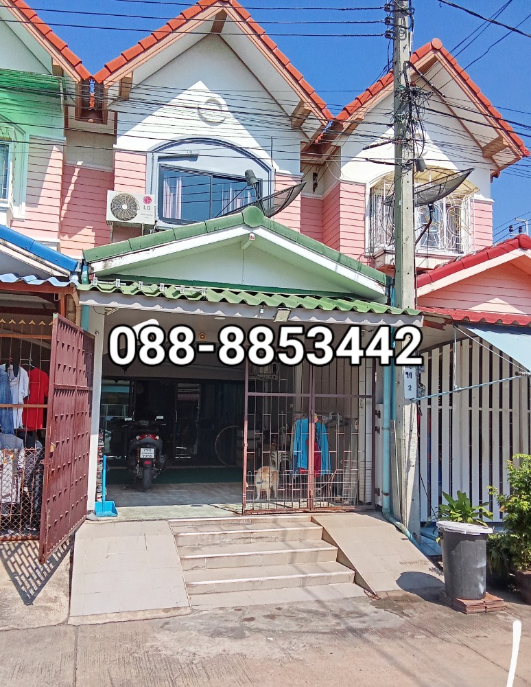 For SaleTownhouseBang kae, Phetkasem : For sale: Arunthong Village 3 Phetkasem 69, along the northern side of Khlong Phasi Charoen (Arunthong 3 Phetkasem69), townhouse, size 18 sq m, 3 bedrooms, 2 bathrooms, 1 kitchen, 1 large living room, newly decorated, ready to move in, price 2.29 million.