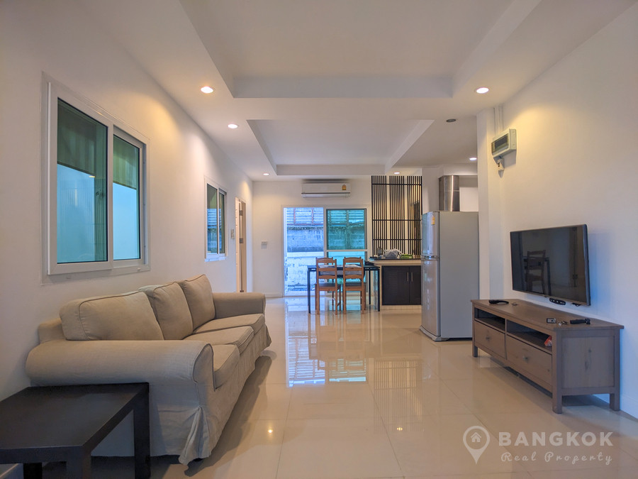 For RentCondoSeri Thai, Ramkhamhaeng Nida : Sammakorn Village | Modern 3 Bed 3 Bath Apartment with Patio Garden