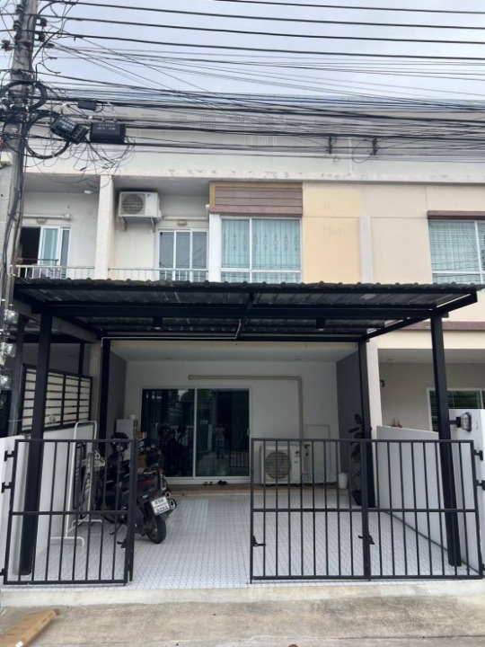 For RentTownhousePattanakan, Srinakarin : Townhome for rent, Villette Light, Phatthanakan, near Thanya Park, only 8 minutes away