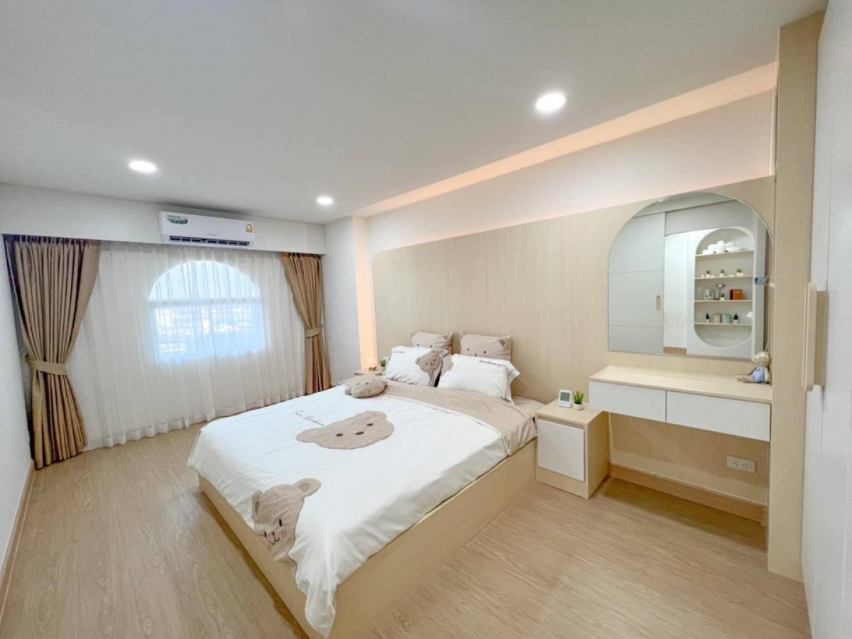 For SaleCondoSriracha Laem Chabang Ban Bueng : Very spacious room, decorated in a minimalist style, furnished and ready to move in, near Laem Chabang.