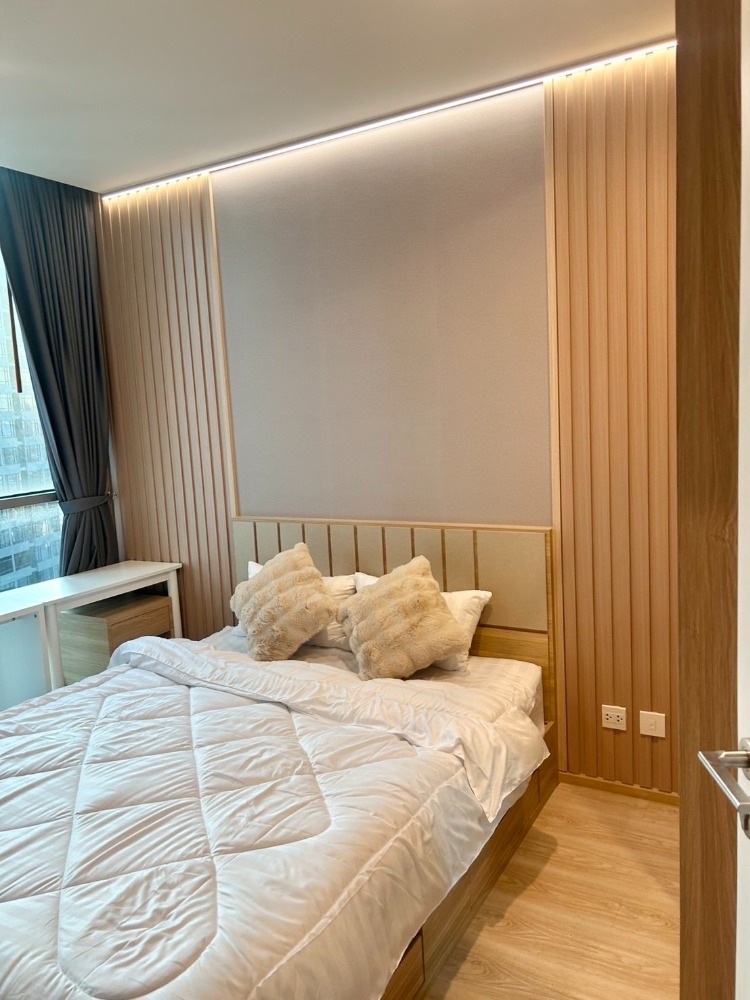 For RentCondoRatchadapisek, Huaikwang, Suttisan : Condo for rent : Noble Revolve Ratchada1 1 Bedroom Nice decorated Fully furnished High floor Digital door lock near MRT Cultural Centre