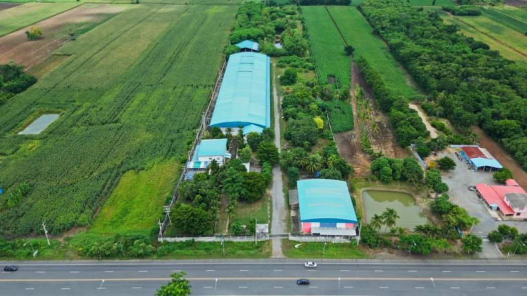 For SaleWarehouseNakhon Sawan : For sale: Warehouse, factory, Tak Fa District, Nakhon Sawan Province. Land with buildings, warehouse ready for use, area 25 rai, usable area 10,000 sq m., on a 4-lane road.