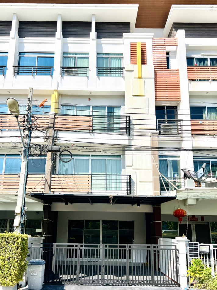 For RentTownhouseLadkrabang, Suwannaphum Airport : For rent: Home Office biz town Srinakarin 46-1, opposite Seacond Square