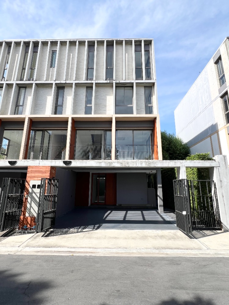 For SaleTownhouseMin Buri, Romklao : For sale: Luxury townhouse, Thepha Ramkhamhaeng 118 (Dhepa Ramkhamhaeng 118), newly renovated, near Ascot International School