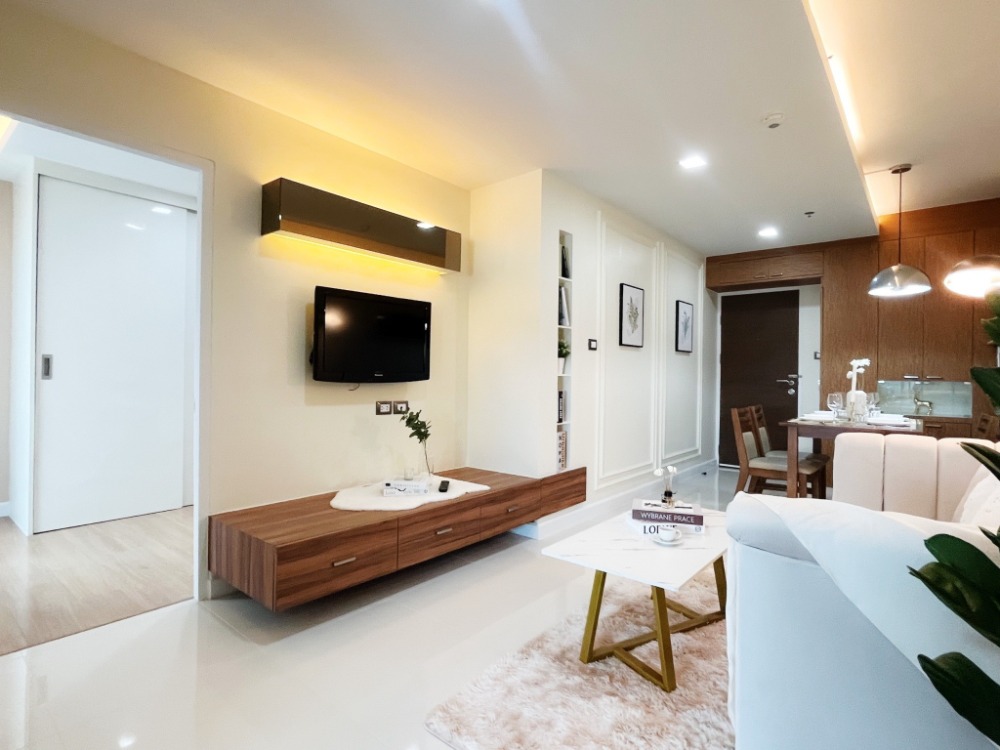 For SaleCondoKasetsart, Ratchayothin : Y005, large condo room, very beautifully decorated, high floor, beautiful view, Supalai Park, Kaset Intersection