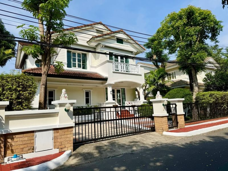 For RentHouseOnnut, Udomsuk : For rent Detached house Nantawan Sukhumvit 77  Newly renovated with nice garden ( SPSEVE702 )