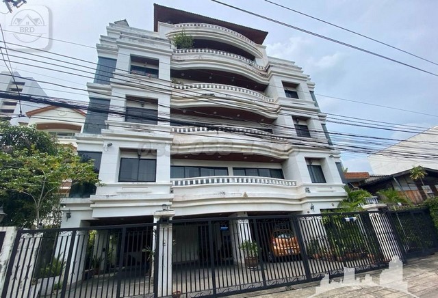 For SaleShophouseRama9, Petchburi, RCA : For sale: 6-storey building with private elevator, Ekkamai, area 70 square wah, selling for 60 million, Khlong Tan, Watthana, Bangkok