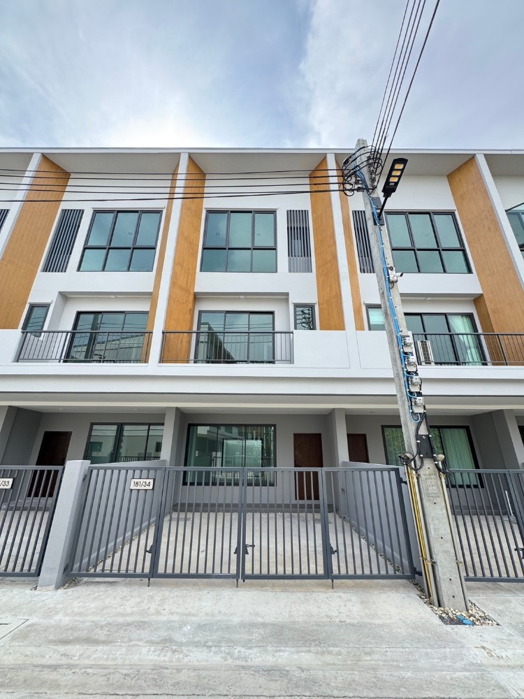 For SaleTownhouseKaset Nawamin,Ladplakao : Don't buy a house if you haven't seen it, guaranteed value!  Luxury in Modern Style! 3-story townhome at Baan PradyaNawamin 95 (new house) with complete functionality, spacious living area, and a great location.