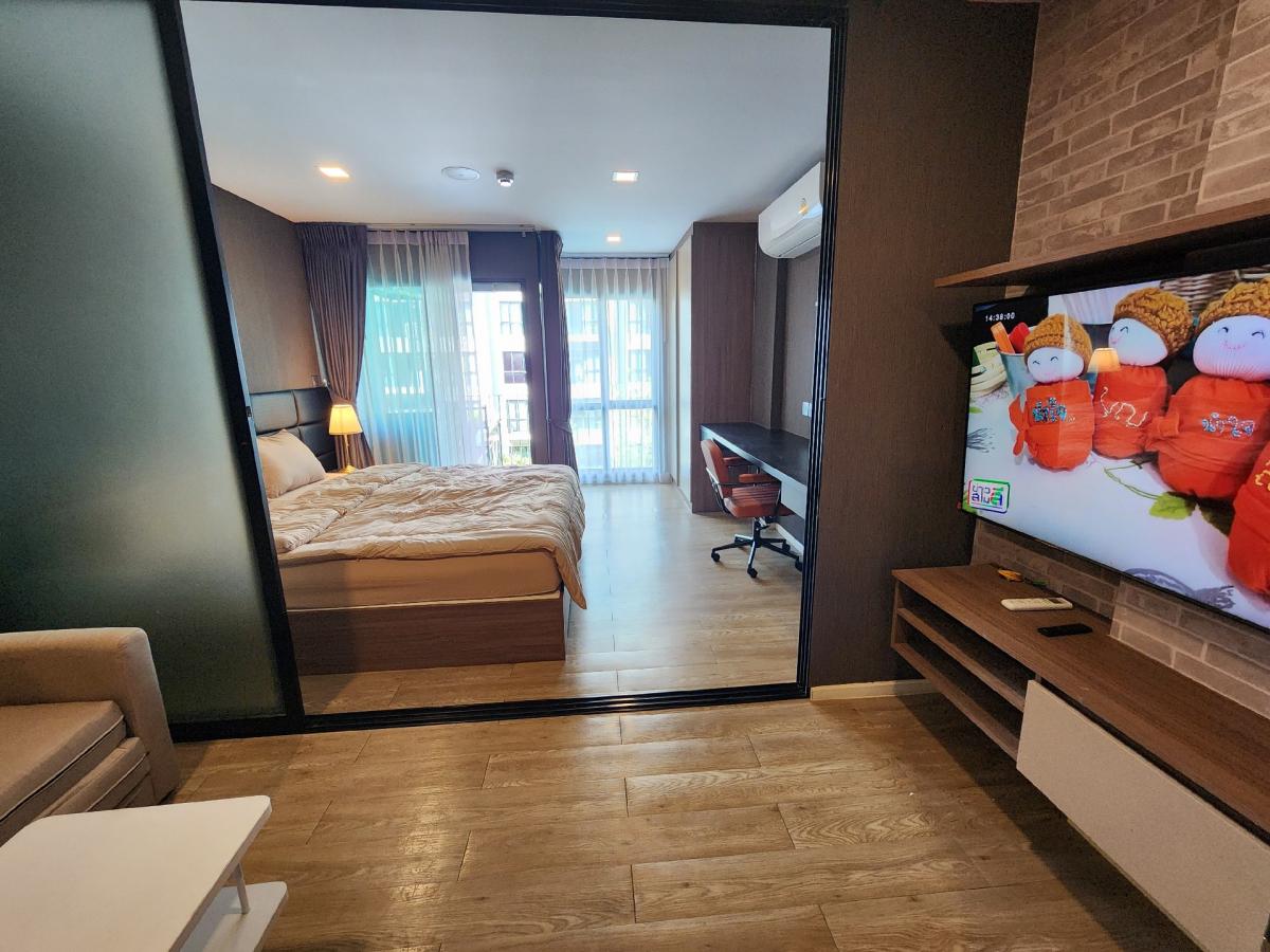 For RentCondoPathum Thani,Rangsit, Thammasat : ♦️For rent: Cave Space, pool view, super cool, built-in work desk + gray tone, Building A, 3rd floor, area 28 sq m, balcony facing north, see the pool, trees, feel nature.