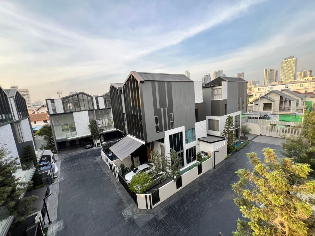 For RentHouseOnnut, Udomsuk : For rent, new house, Modern Luxury Artery, Thonglor, Sukhumvit, 1 km to BTS On Nut