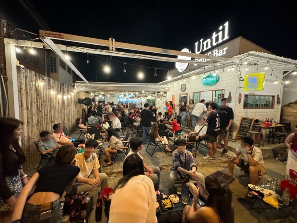 For LeaseholdRetailPathum Thani,Rangsit, Thammasat : For rent: a chill-out restaurant with live music in the Nawamin, Khlong Kum area. A chill atmosphere, close to many companies.