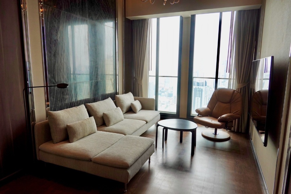 For RentCondoWitthayu, Chidlom, Langsuan, Ploenchit : For rent, the room is more beautifully decorated than in the picture.