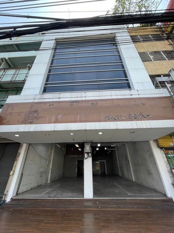 For RentShop HouseChaengwatana, Muangthong : HR2108 Building for rent, 2 units, commercial location, on Ngam Wong Wan Road, suitable for business, clinic, restaurant, dental clinic.