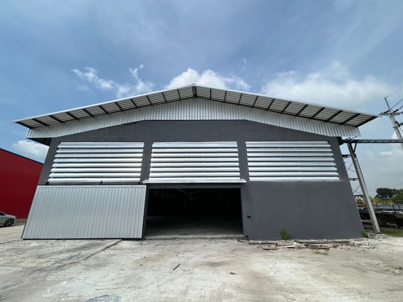 For RentWarehouseMin Buri, Romklao : Newly built warehouse/factory for rent, Suwinthawong, size 1,440 sq m.  Chachoengsao City